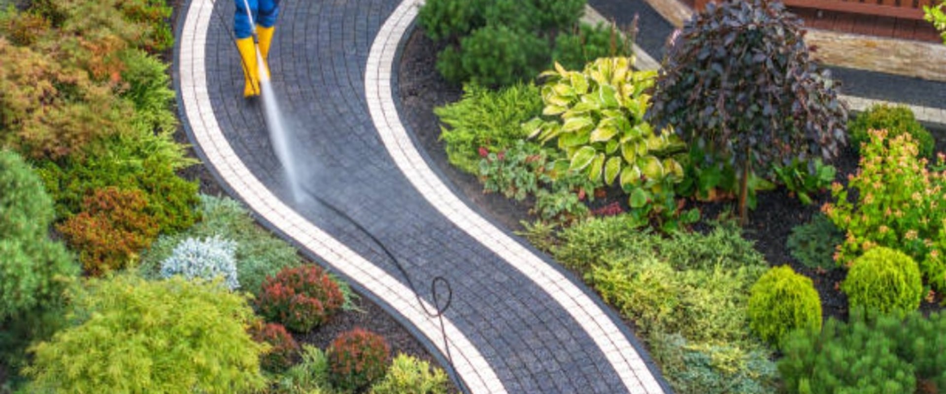 How Lawn Care Services Complement House Pressure Washing in Vancouver, WA