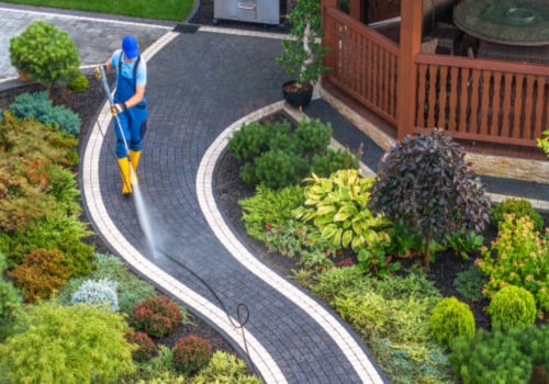 How Lawn Care Services Complement House Pressure Washing in Vancouver, WA
